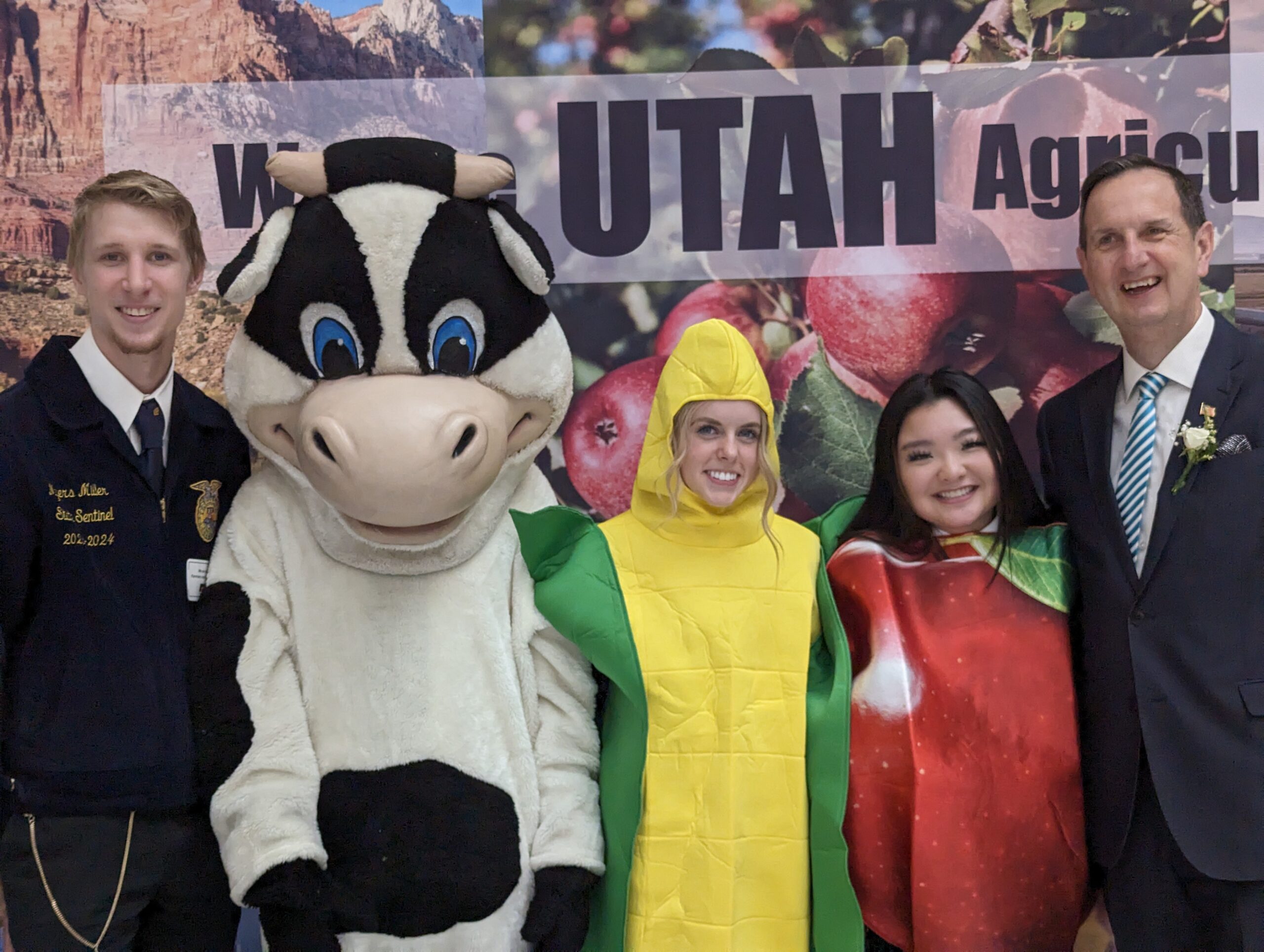 Rep. Thusrton with State FFA Officers